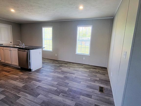 5th image of 466 Montana St #466
