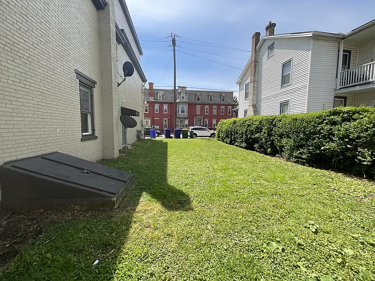 203 W North St — Photo 5