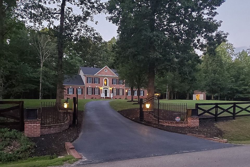 1st image of 40 Nottingham Dr