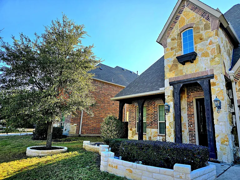 5665 Lightfoot Ln — Photo 2