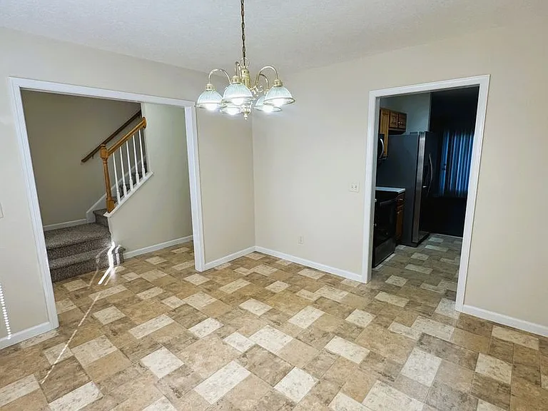131 Joyce Dr — Photo 4