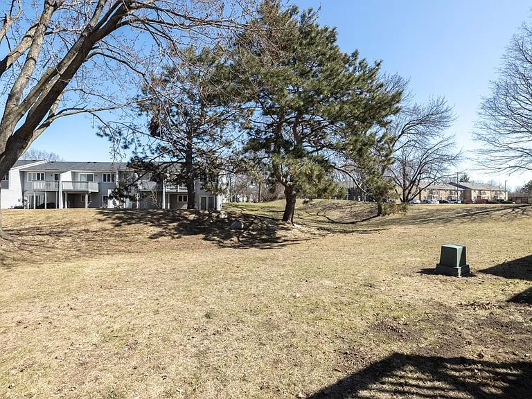 15476 Pennock Ln — Photo 37
