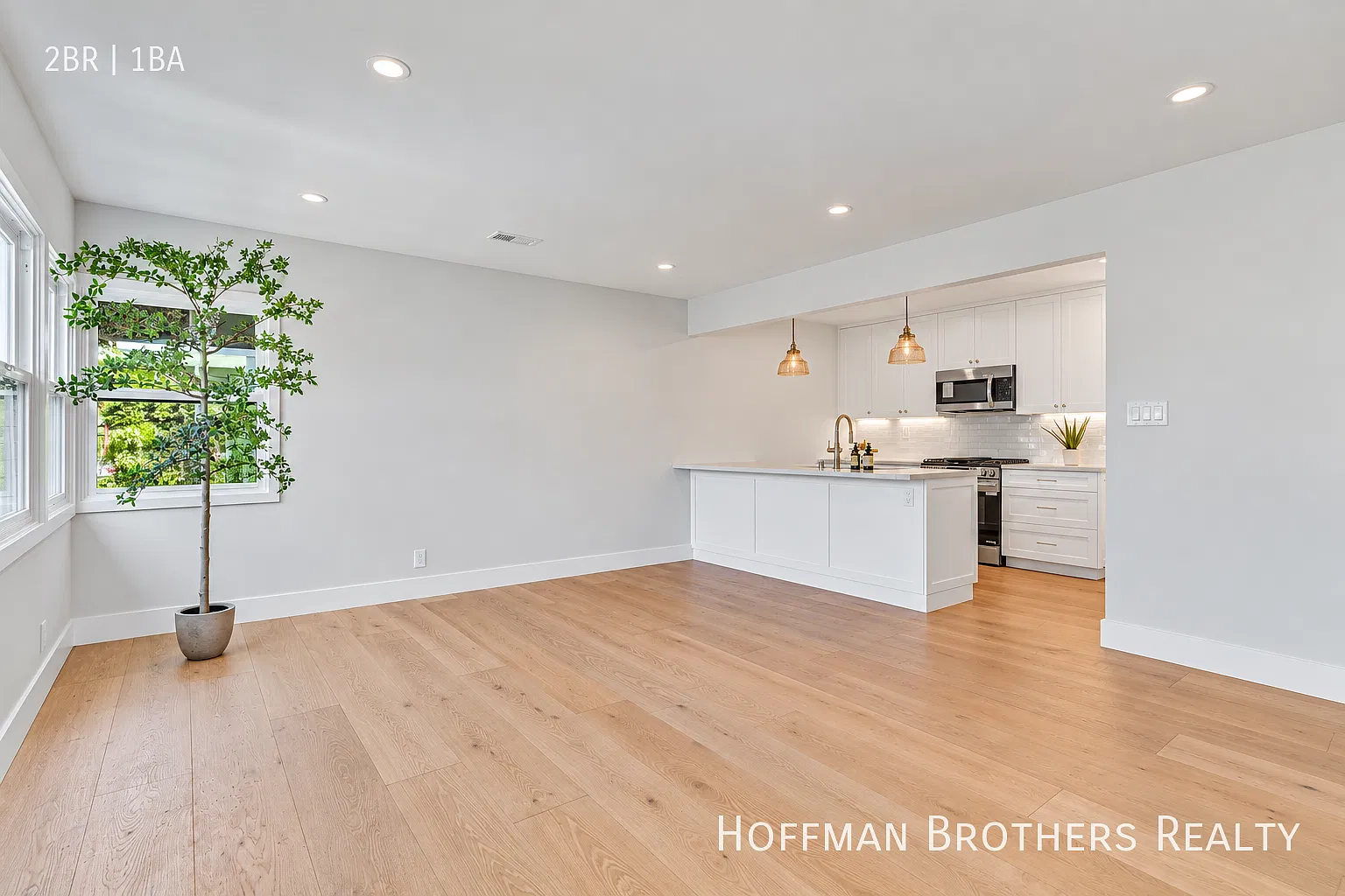 **2 Weeks Free**Remodeled Santa Monica 2-Bedroom with Fully Equipped Kitchen, Modern Appliances, ... — Photo 1