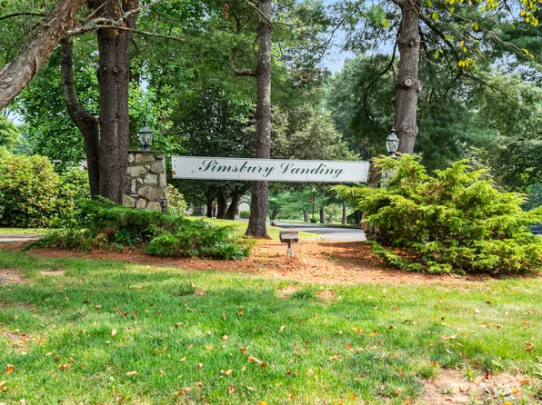 34 Simsbury Lndg, Simsbury, CT 06070