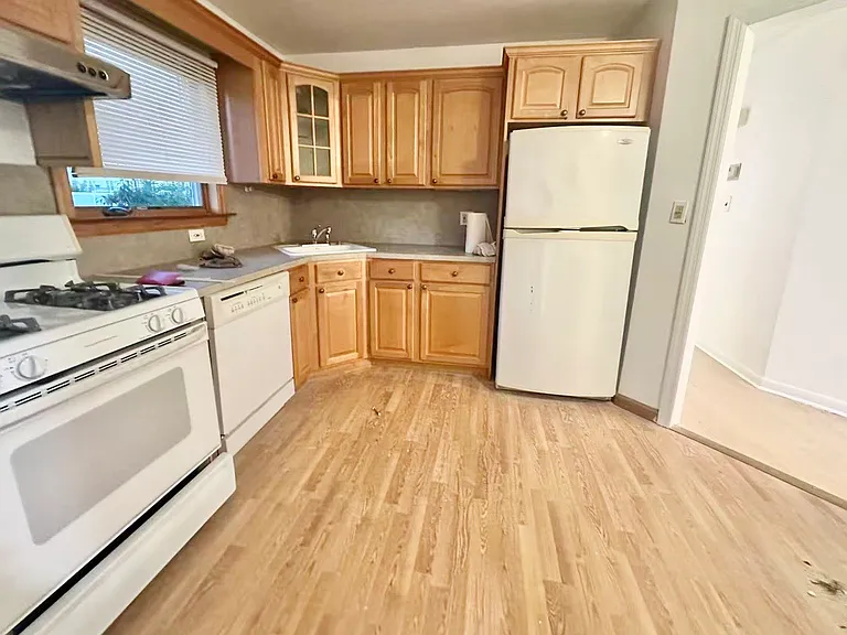 335 Cochran Pl #1 — Photo 6