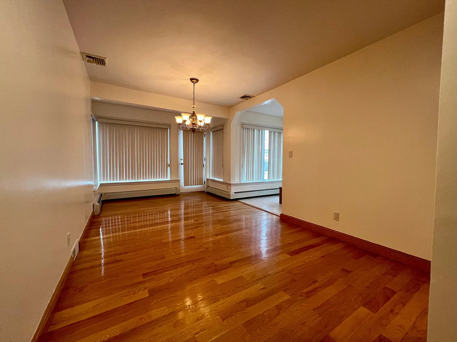 4 bed, 1950 sqft, $5,000 — Photo 3