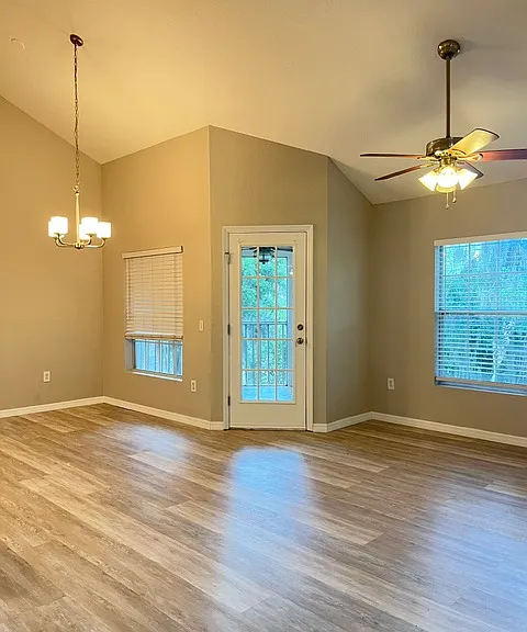 970 Spring Garden Ave — Photo 2