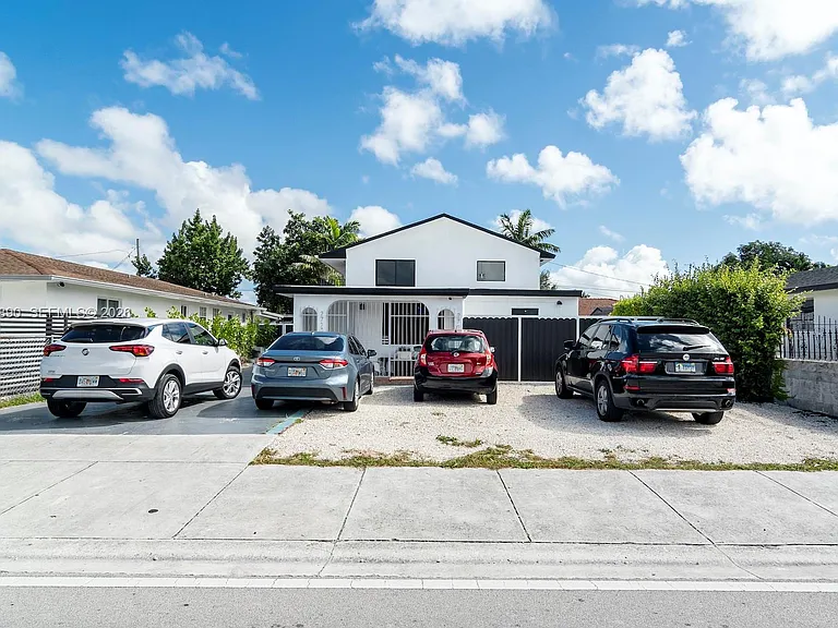 2729 SW 67th Ave — Photo 40
