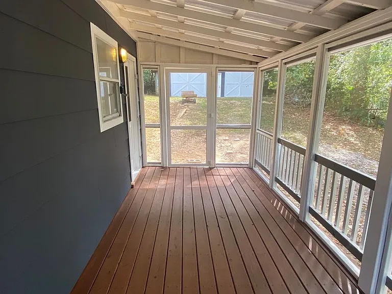 30 Vanderbilt Ln — Photo 4