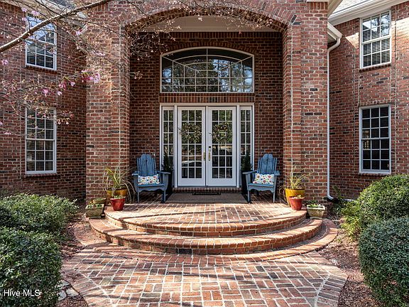 2nd image of 32 Glenbarr Court
