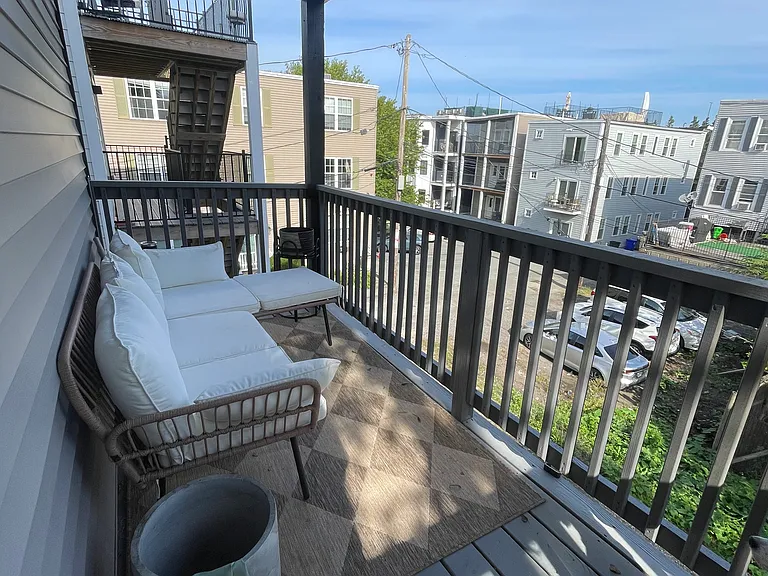 210 Everett St #2 — Photo 31