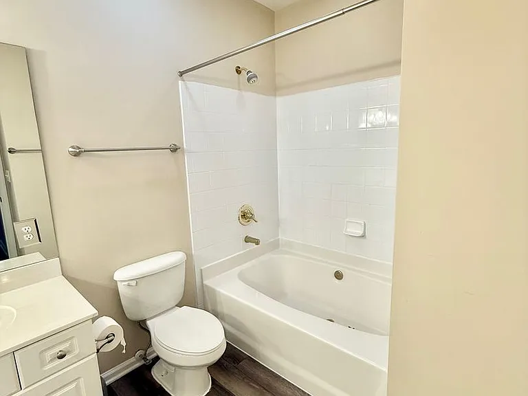 8938 Rosalyn Glen Rd — Photo 18