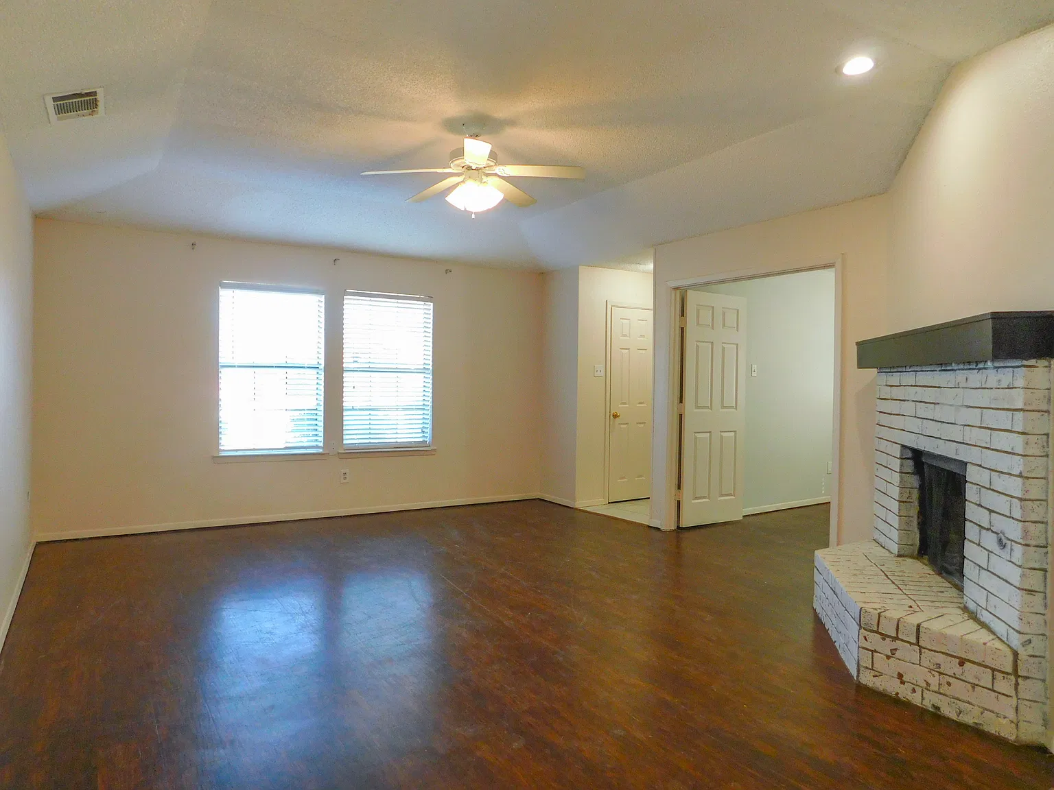 3 bed, 1251 sqft, $1,650 — Photo 3