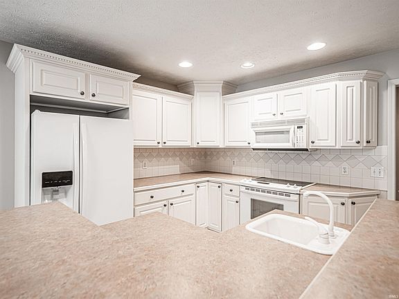 2nd image of 2844 Bailey Ln