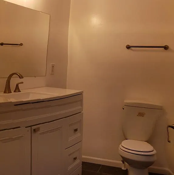 204 E Emma St — Photo 25