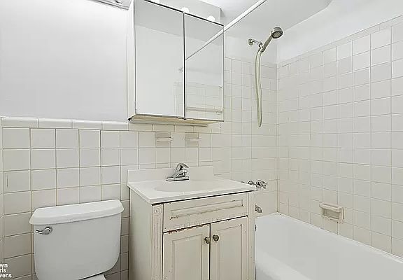 4th image of 321 E 45th St APT 6J