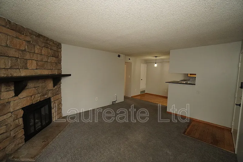 2 bed, 2.0 bath, 904 sqft, $1,695 — Photo 3