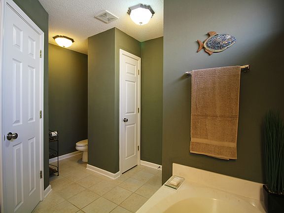 5th image of 9854 Averbury Dr