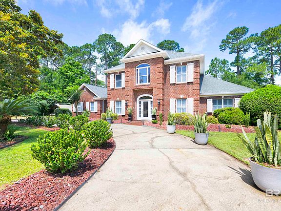 3rd image of 636 Magnolia Cir