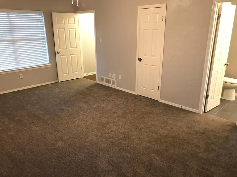 1025 Almond Dr — Photo 15