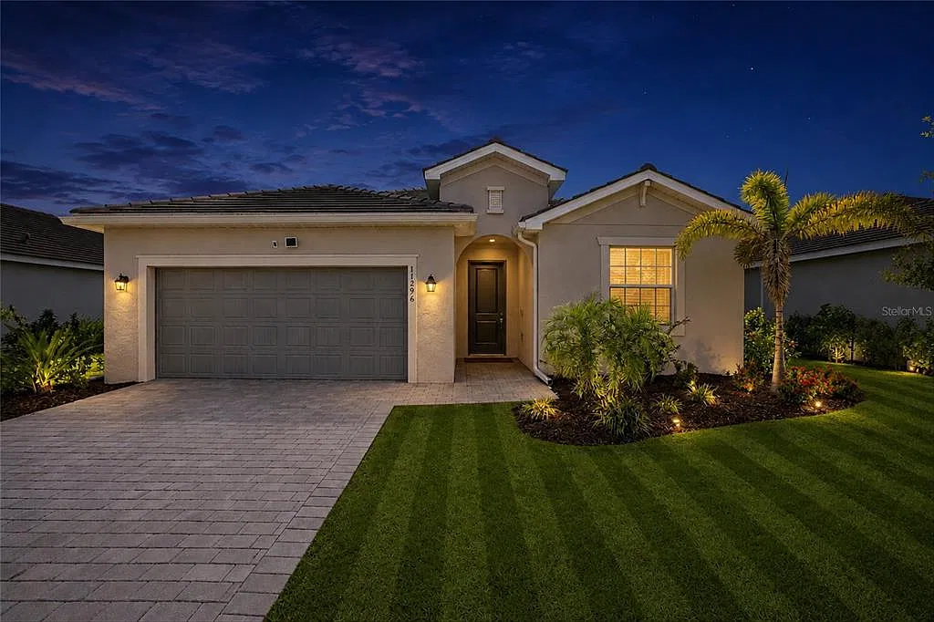 3 bed, 3.0 bath, 2214 sqft, $3,800 — Photo 1