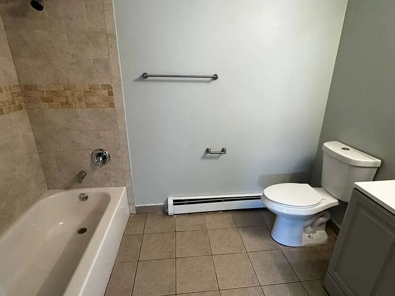 158 N 8th St #4 — Photo 13
