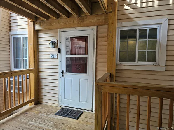 219 Fox Run Lane, Carmel, NY 10512