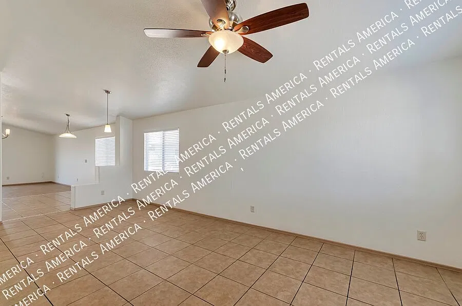 Beautiful home in a great eastside location! Tile throughout. — Photo 3