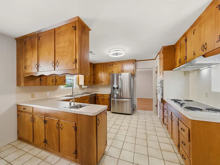 6323 Cindy Ln — Photo 6