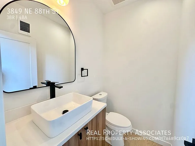 3849 NE 88th St — Photo 23