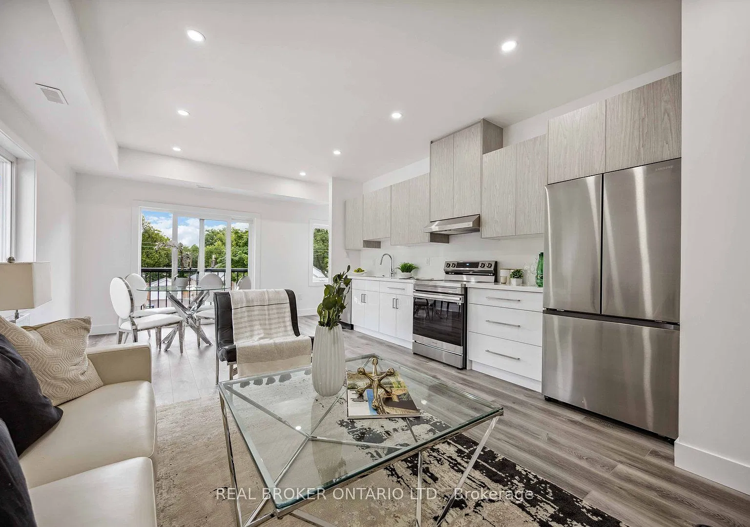 14 Hatfield Cres — Photo 2