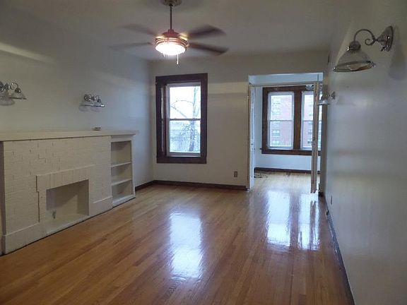 3rd image of 3444 W Grenshaw St APT 4