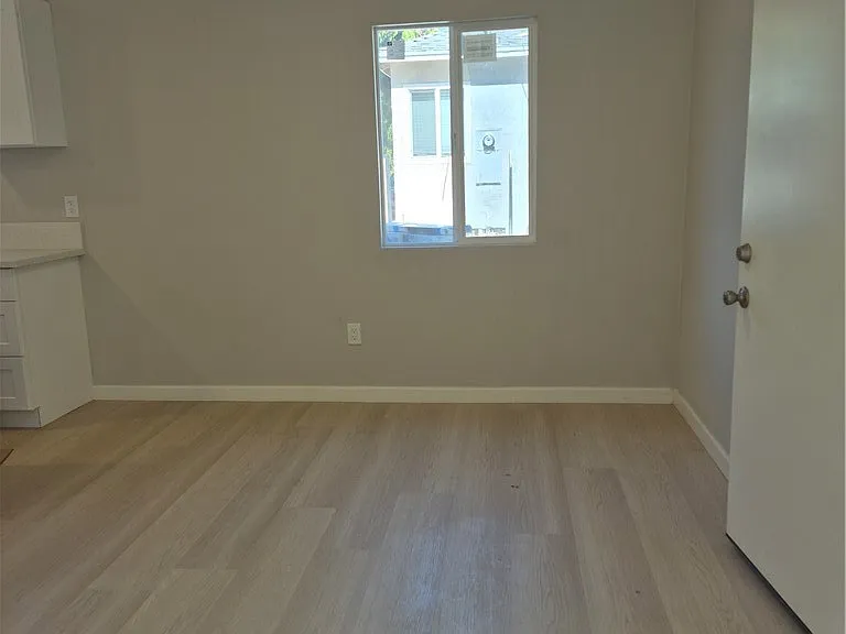 8913 Rathburn Ave — Photo 13