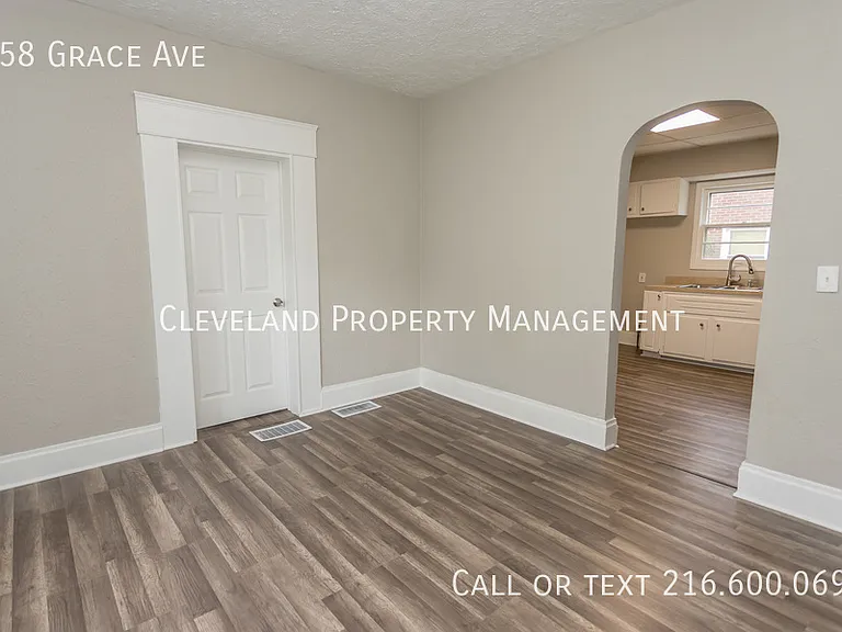558 Grace Ave — Photo 12