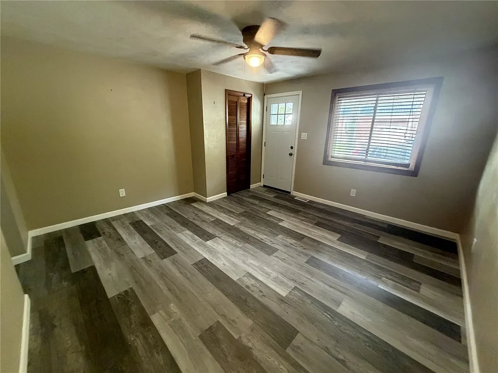 2 bed, 858 sqft, $1,000 — Photo 4