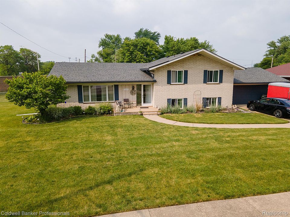 1st image of 19609 Maxine St