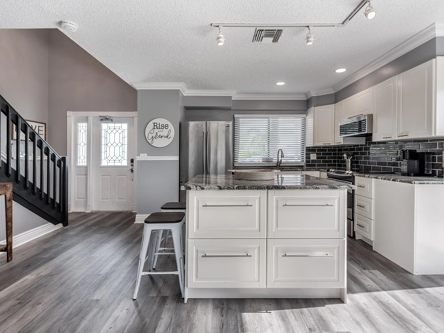 2 bed, 2.0 bath, 1176 sqft, $3,200 — Photo 1