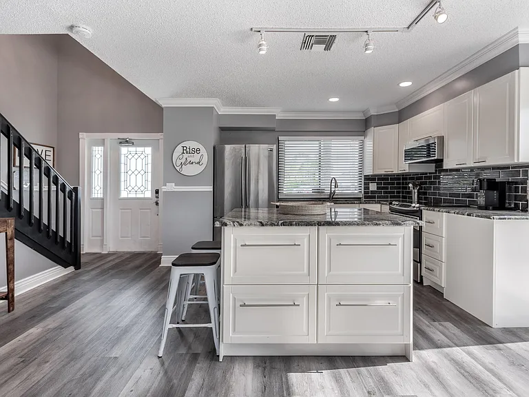 324 W Pine St #11 — Photo 1