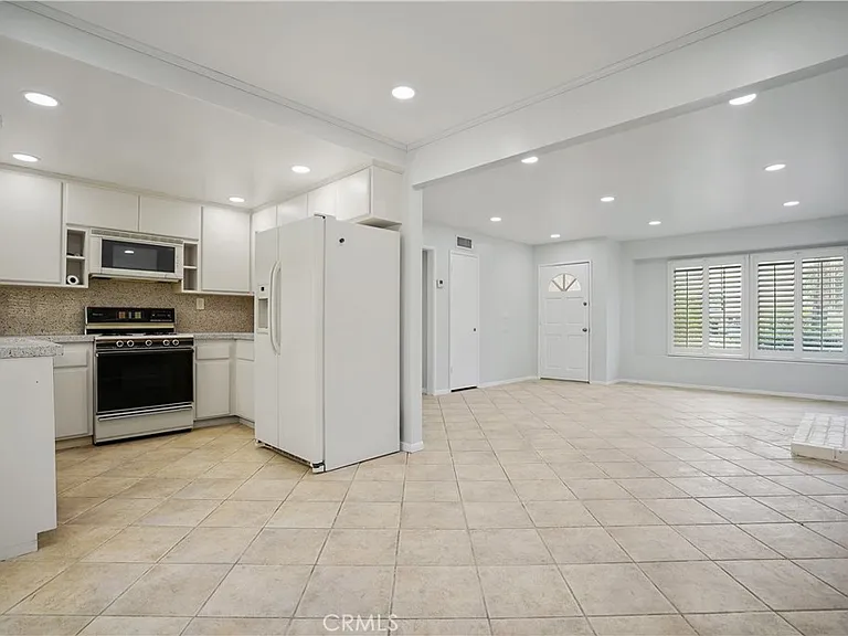 7055 Avenida Leon — Photo 4