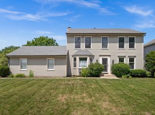 1030 Newcastle Ln, Aurora, IL 60506