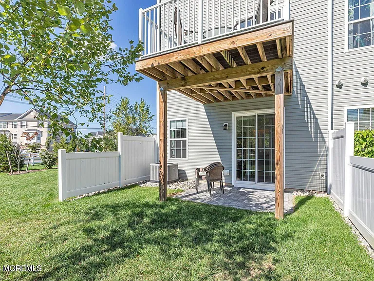1705 Evans Ln — Photo 8