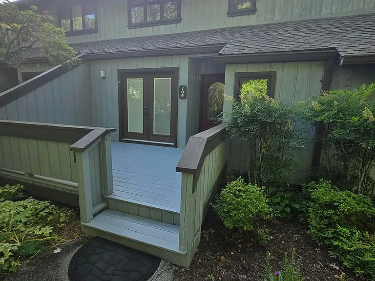 104 Hampton Ct — Photo 4