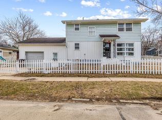 317 N Grove Ave, Freeport, IL 61032
