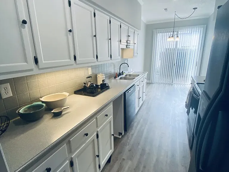 205 Forest View Ct — Photo 4