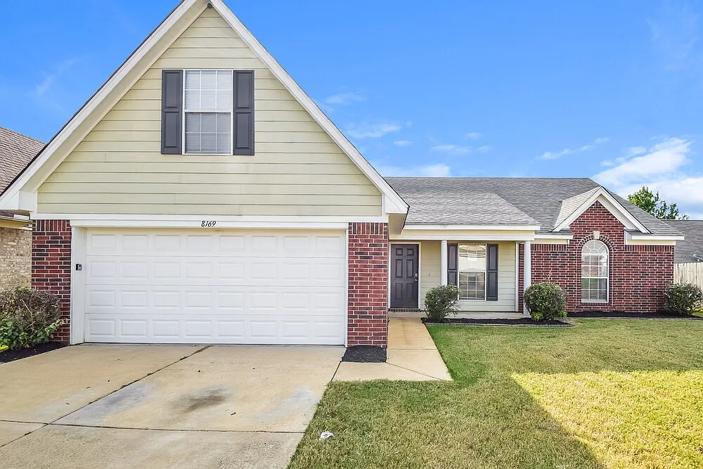 3 bed, 2.0 bath, 1626 sqft, $1,900 — Photo 1
