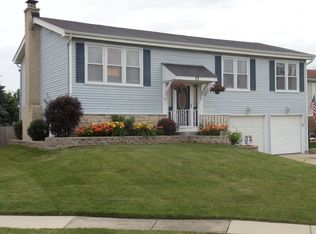 72 W Stevenson Dr, Glendale Heights, IL 60139