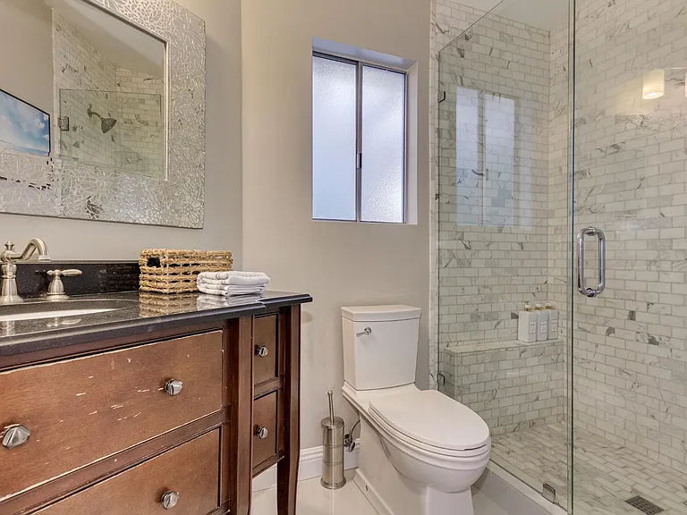 6218 E Waltann Ln — Photo 15