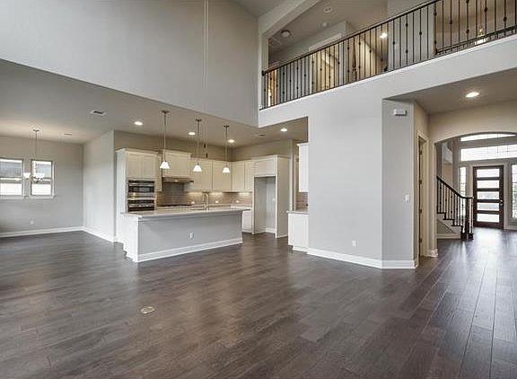 4th image of 630 Jacksdaw Dr