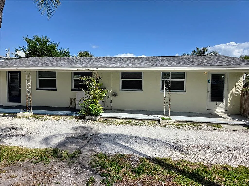 Building Photo - 6931 Hibiscus Ave S #2B