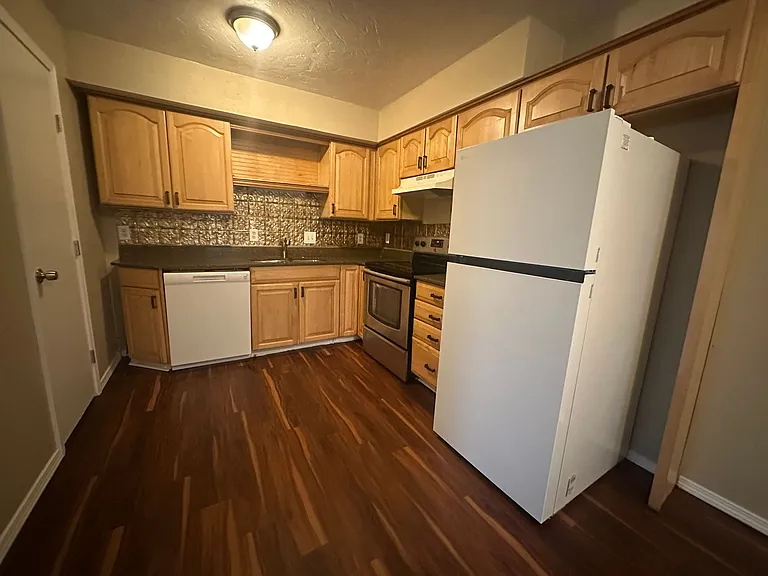 6004 Nw Expy — Photo 13
